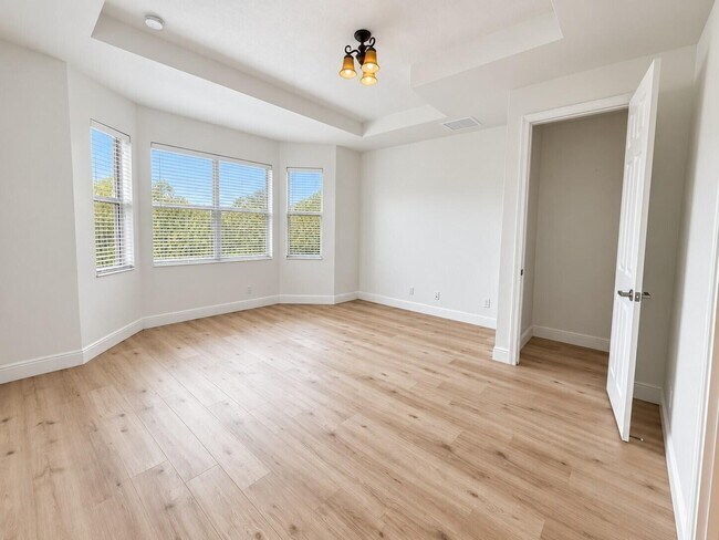 Building Photo - 12170 SW Bennington Cir