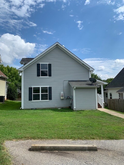 Building Photo - 105 Asteria St