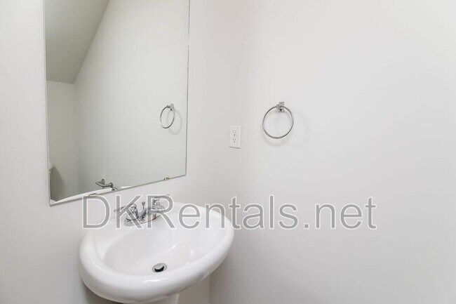 Building Photo - 160 Avondale Blvd SE