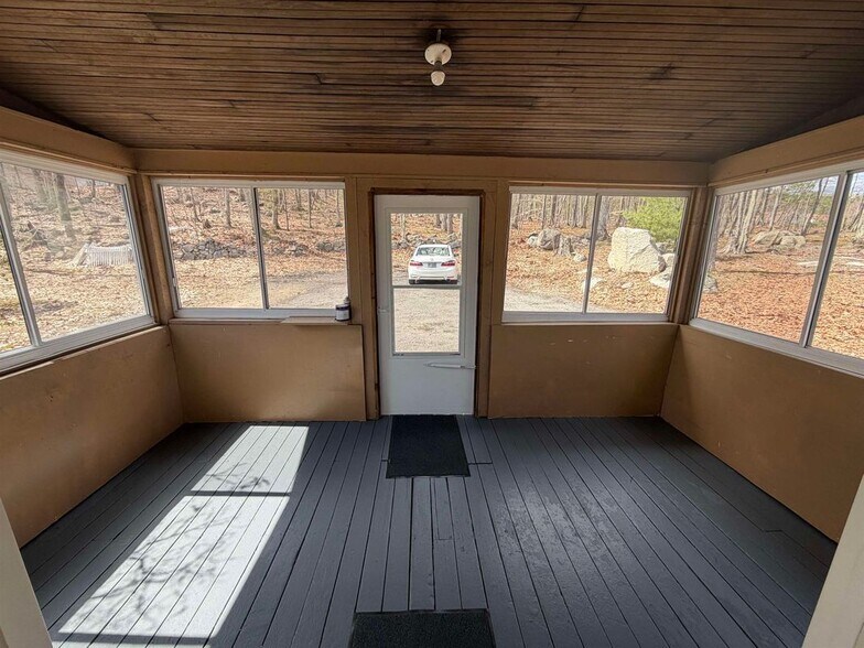 Building Photo - 303 N State