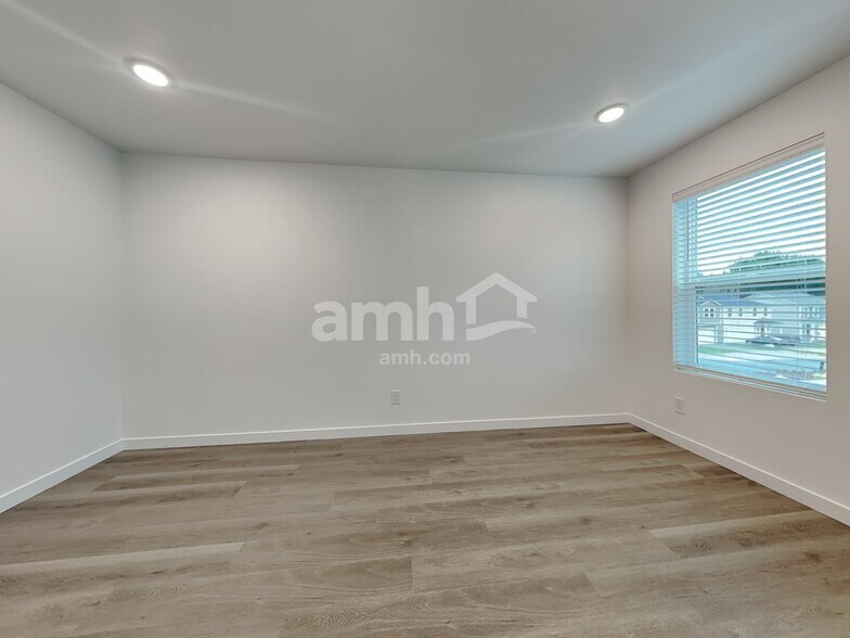 Building Photo - 5012 Washington St SE