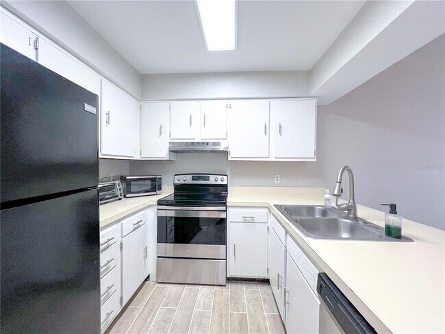 Building Photo - 4433 SW 21st Ln