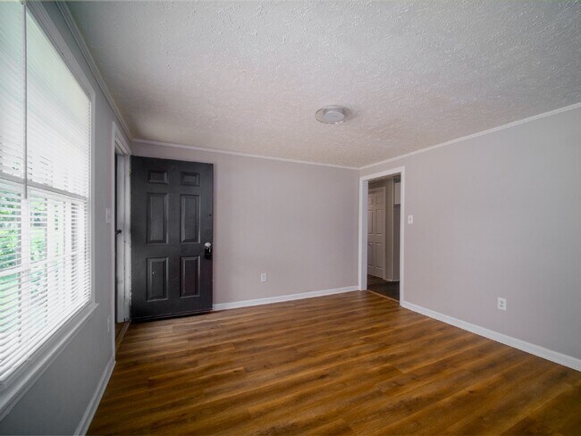 Building Photo - "Charming 3-Bedroom Retreat in Kings Mountain - Cozy 1050 sqft Home!"