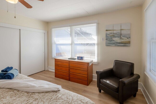 Building Photo - 640 S Columbia St