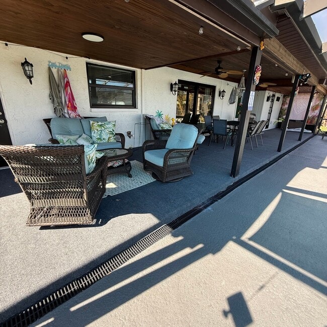 Building Photo - 15413 E Lake Burrell Dr