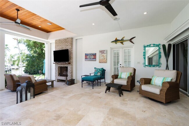 Building Photo - 2201 Beacon Ln