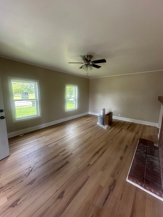 Building Photo - 2 Bed/1 Bath House