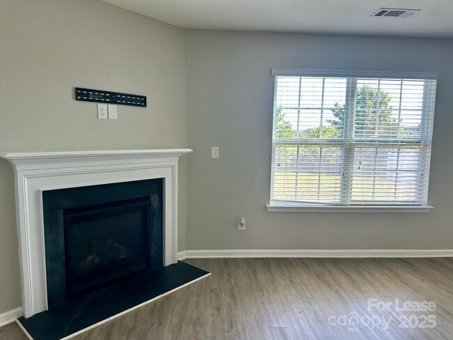 Building Photo - 2625 Cider Ridge Rd