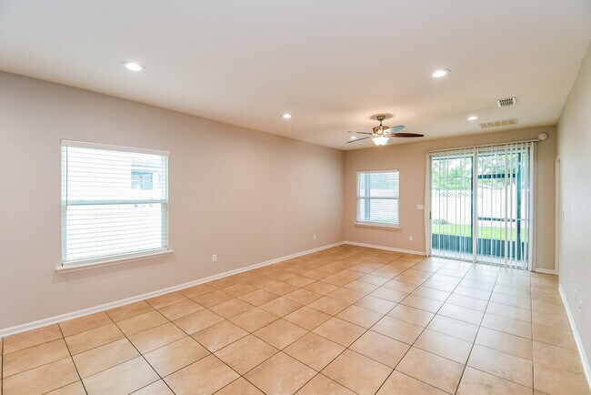 Building Photo - 623 Drysdale Dr