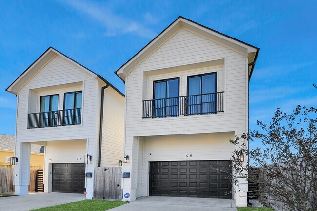 Building Photo - 410 E 41st St