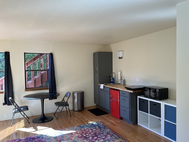 Building Photo - Stonewall Studio