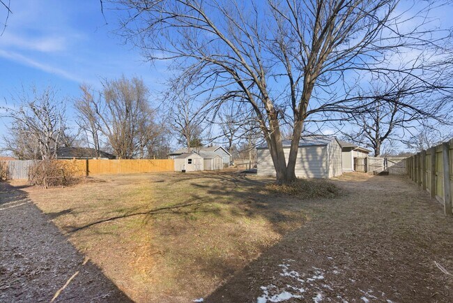 Building Photo - Updated home on large lot with GREAT SHOP!