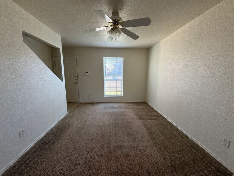 Building Photo - 4405 Abigail Dr