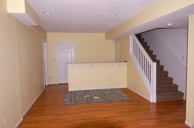 Building Photo - 5731 Villa France Ave