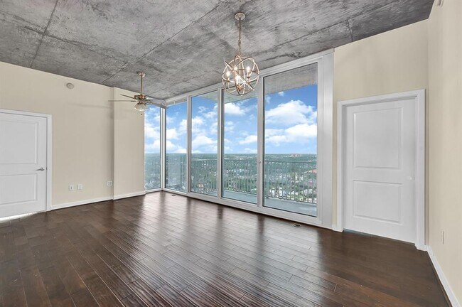 Building Photo - 5925 Almeda Rd