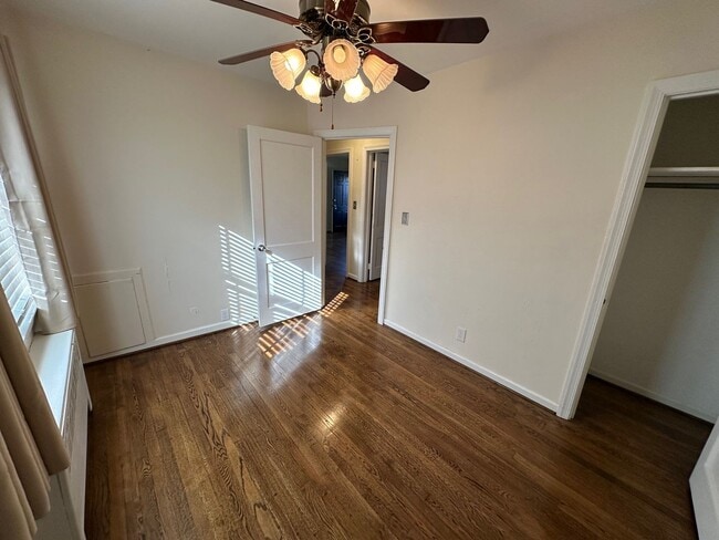 Building Photo - Burlington / Condo