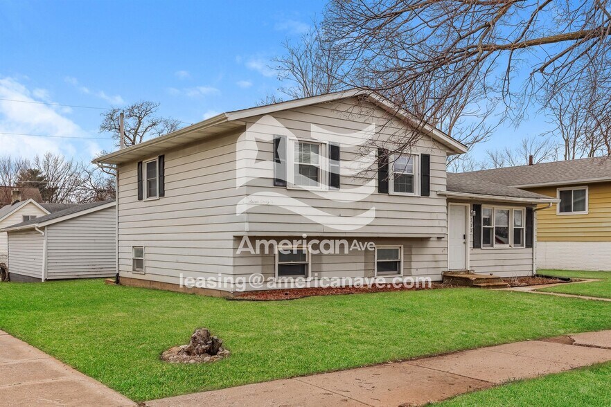 Building Photo - 722 9th Ave