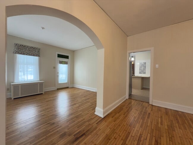 Building Photo - 717 Warner Ave