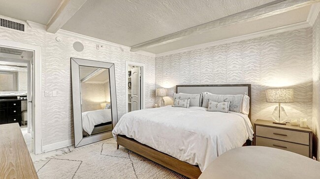 Building Photo - 3000 S Ocean Dr