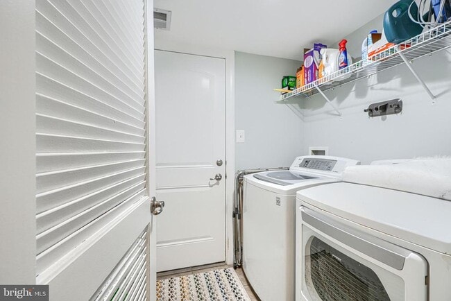 Building Photo - 432 Grand St