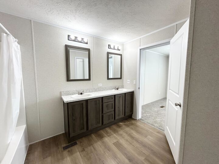 Building Photo - 29909 Flushing Dr