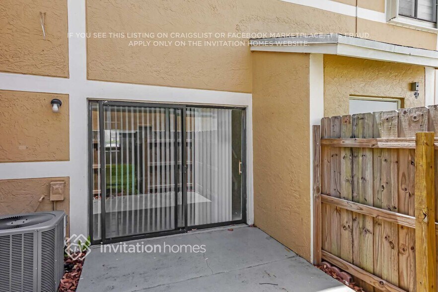 Building Photo - 9489 Palm Cir N