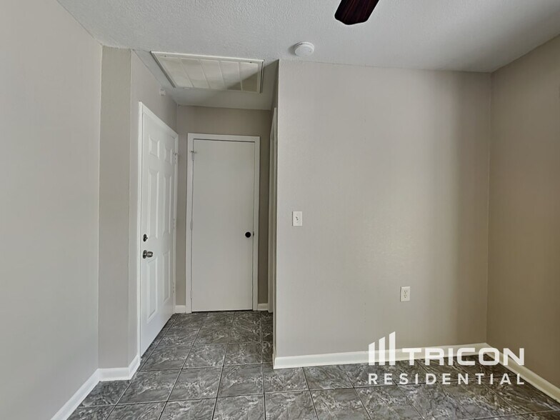Building Photo - 3701 Sapphire Ln