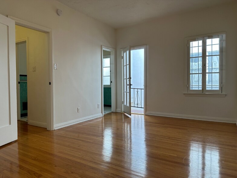 Building Photo - 415 Cloverdale Ave