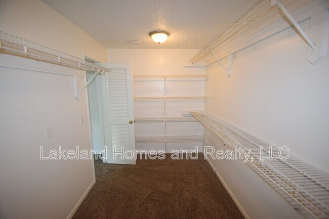 Building Photo - 1204 Honeytree Ln W
