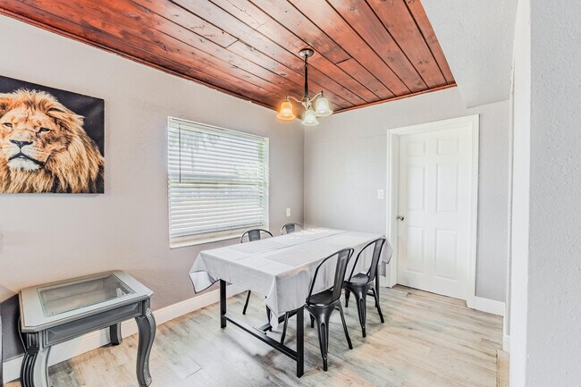 Building Photo - 112 W 34th St