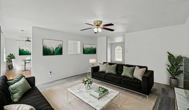 Building Photo - 130 Astoria Dr