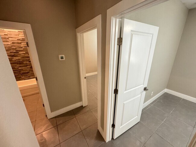 Building Photo - Spacious 4-Bedroom Home in Poinciana – Internet Included & No HOA Approval Required