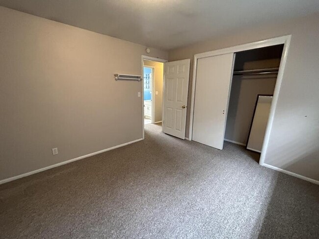 Building Photo - 909 Browning Ave