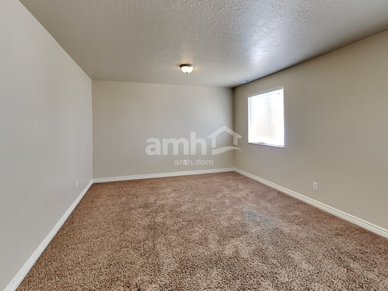 Building Photo - 2169 1520 N