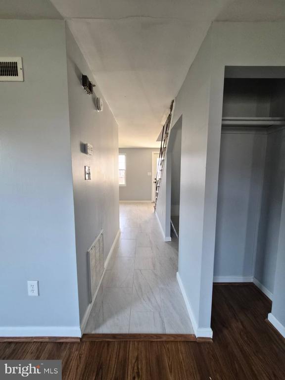 Building Photo - 7948 Eastdale Rd