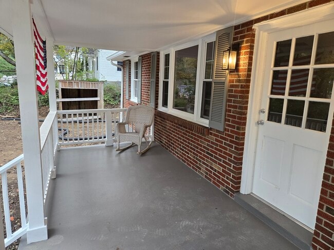 Building Photo - 929 Due W Ave N