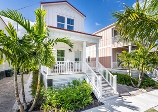 Building Photo - Charming Caribbean Cottage - Downtown Brad...