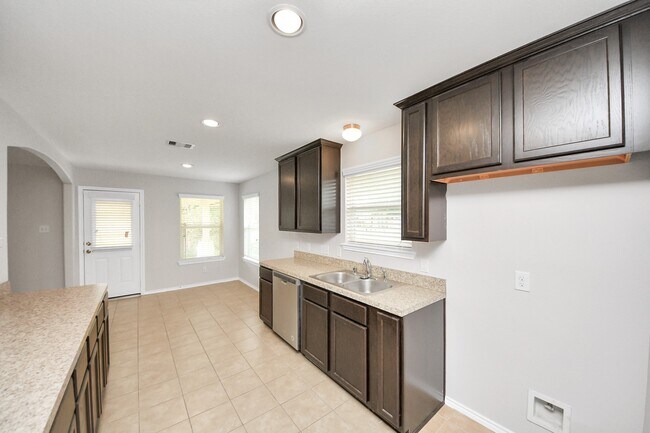 Building Photo - 21823 Wildcroft Dr