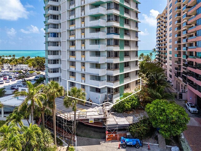 Building Photo - 5255 Collins Ave