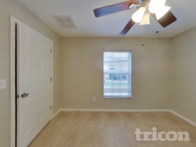 Building Photo - 10636 Deerberry Dr