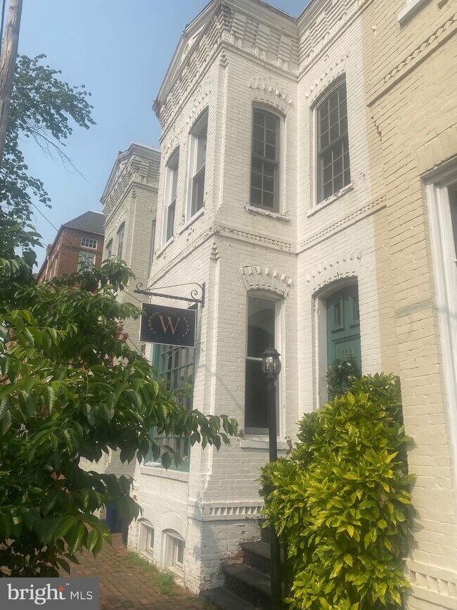 Building Photo - 114 S Pitt St