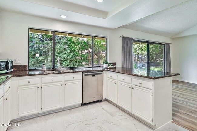 Building Photo - 4082 Avenida Verano