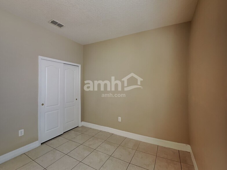 Building Photo - 1900 Strathmore Cir