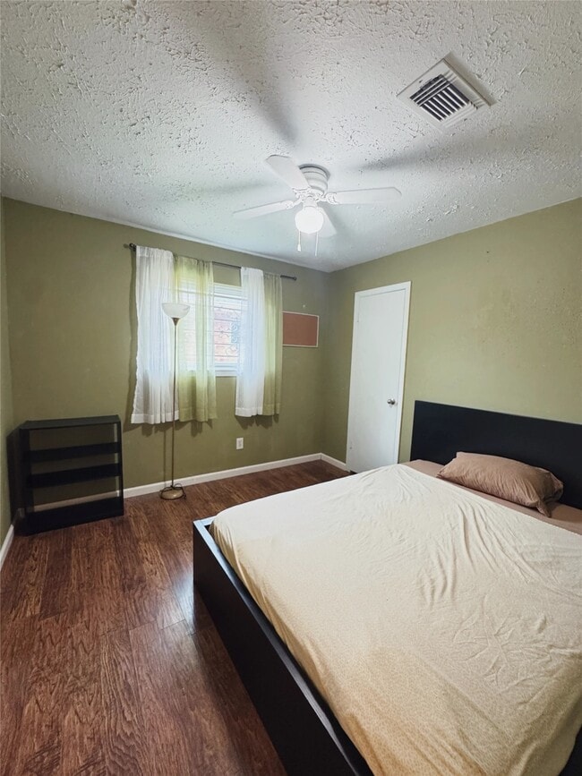 Building Photo - 12931 Becklin Ln