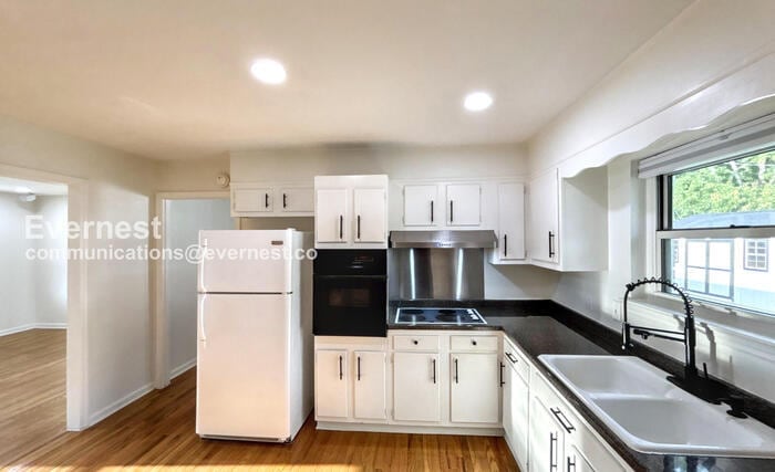 Building Photo - 7339 Brookside Dr