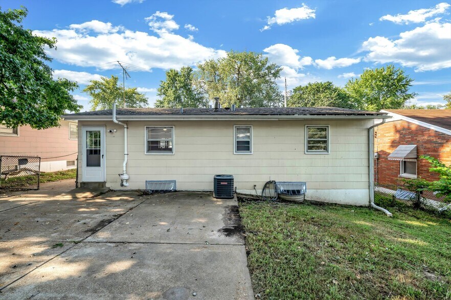 Building Photo - 243 Reasor Dr