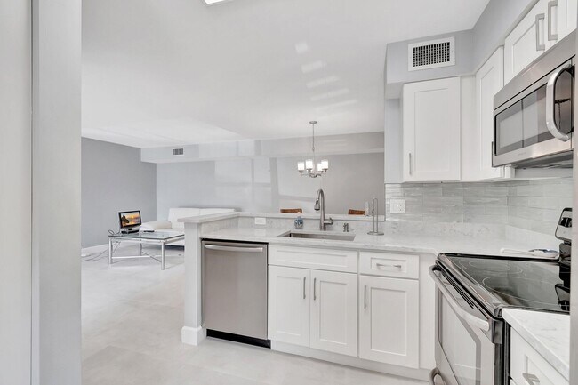 Building Photo - 14895 Builtmore Way