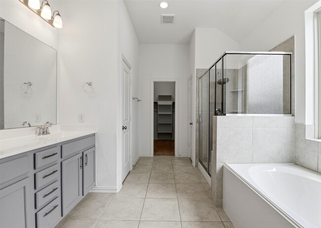 Building Photo - 1618 Rosedale Dr