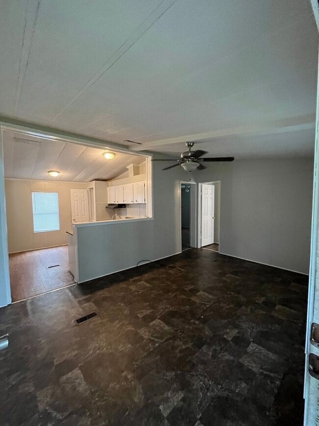 Building Photo - Mobile home for rent