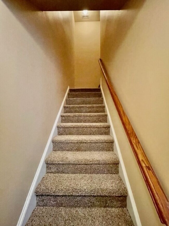 Building Photo - Come take a look at this end unit 3 bedroom, 2.5 bath townhouse located in very desirable FORT MI...